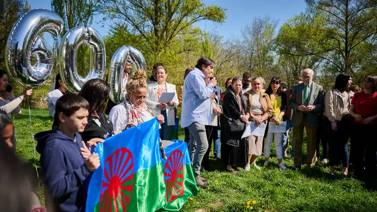 Las entidades gitanas de Navarra conmemoran el D&iacute;a Internacional del Pueblo Gitano. PABLO LASAOSA