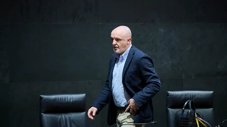 Javier Esparza de UPN durante el pleno del Parlamento. PABLO LASAOSA