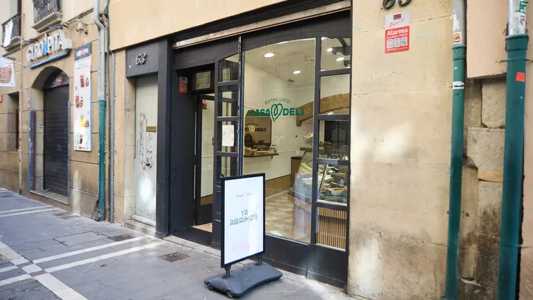 Casa Deli-Bistro en la calle Estafeta 63 de Pamplona. I&Ntilde;IGO ALZUGARAY