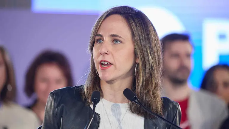 La secretaria general de Podemos y diputada, Ione Belarra, interviene durante la V Asamblea Ciudadana de Podemos, en el PabellÃ³n de Convenciones de Casa de Campo, a 12 de abril de 2025, en Madrid (EspaÃ±a). Podemos celebra la V Asamblea Ciudadana con el objetivo de elegir un nuevo liderazgo. El partido decidiÃ³ adelantar esta asamblea el pasado mes de febrero ante una de las muchas crisis internas del Gobierno por miedo a un posible adelanto electoral.

JesÃºs HellÃ­n / Europa Press
12 ABRIL 2025;PODEMOS;POLÃTICA;ASAMBLEA
12/4/2025