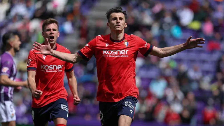 Ante Budimir celebra uno de sus dos goles en Valladolid. CA Osasuna.