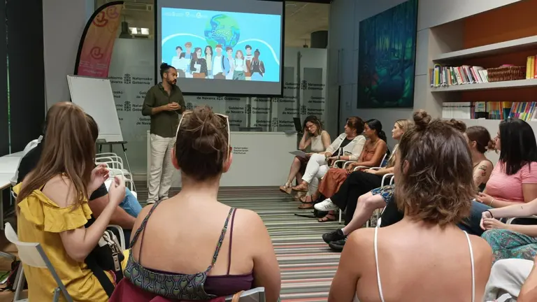 Acci&oacute;n de formaci&oacute;n en el Instituto Navarro de la Juventud con j&oacute;venes cooperantes participantes del programa en 2024. GOBIERNO DE NAVARRA