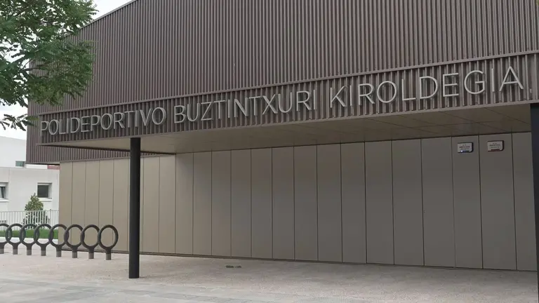 Imagen de la fachada del nuevo Polideportivo Municipal de Buztintxuri. AYUNTAMIENTO DE PAMPLONA