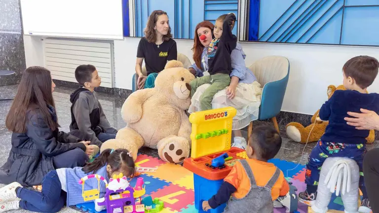 La salud mental y la educaci&oacute;n de los hijos, tema central del II D&iacute;a del Libro en la Cl&iacute;nica Universidad de Navarra. CL&Iacute;NICA UNIVERSIDAD DE NAVARRA