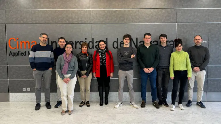 Representantes del consorcio que ha participado en el desarrollo de este proyecto estrat&eacute;gico, junto a personal t&eacute;cnico del Departamento de Industria, Transici&oacute;n ecol&oacute;gica y Digital empresarial. GOBIERNO DE NAVARRA