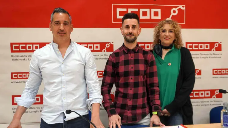 Joseba Eceolaza, David Rodr&iacute;guez y Luc&iacute;a Sesma; popnentes de la denuncia de Comisiones Obreras CCOO