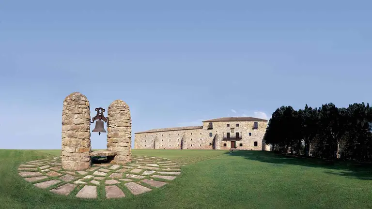 Finca Monasterio de la bodega Bar&oacute;n de Ley, en la localida navarra de Mendavia. BAR&Oacute;N DE LEY