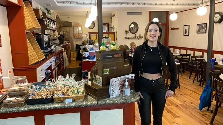 Interior de la cafetería José Martija en Puente la Reina. Navarra.com