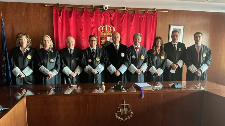 Miguel Azagra junto al resto del os miembros del TSJN. TSJN