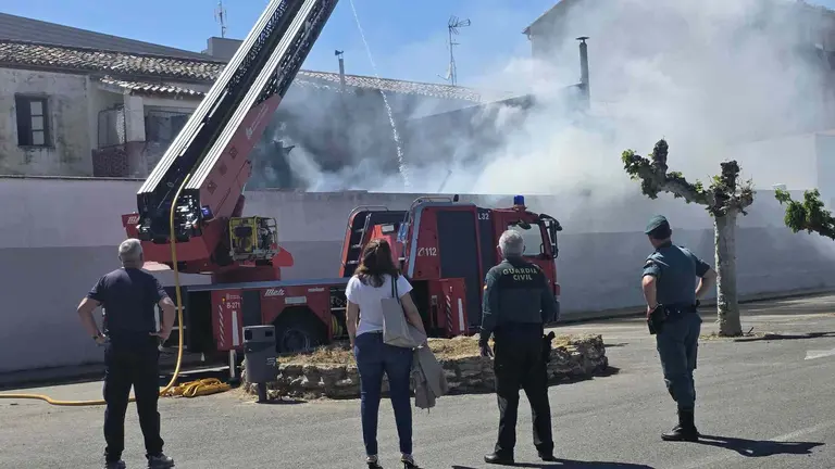 Incendio de una vivienda en Castej&oacute;n. CEDIDA