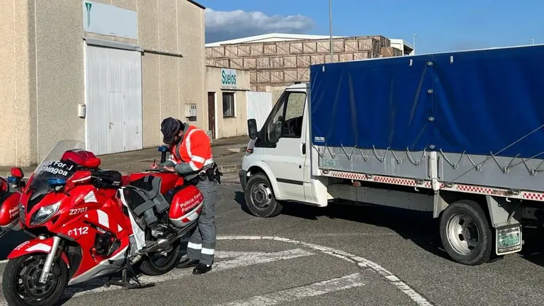Un Polic&iacute;a Foral durante una intervenci&oacute;n en Navarra. POLIC&Iacute;A FORAL