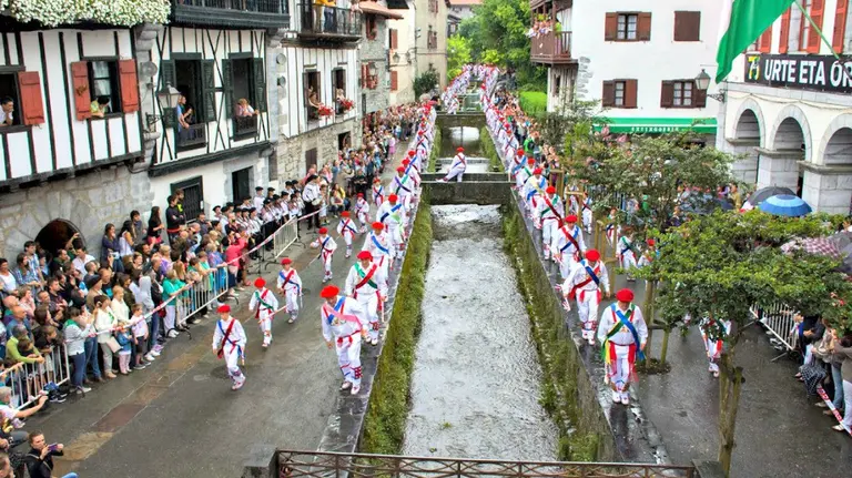 Baile tradicional en Lesaka.