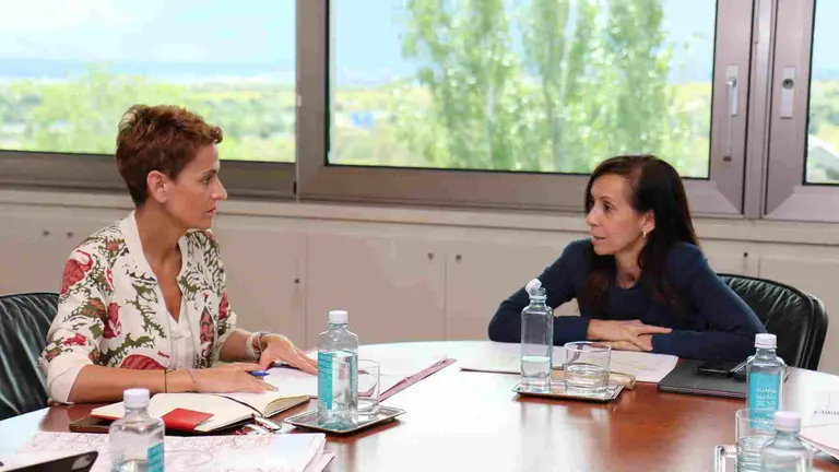 La presidenta del Gobierno de Navarra con la exministra y presidenta de Red El&eacute;ctrica, Beatriz Corredor. GOBIERNO DE NAVARRA