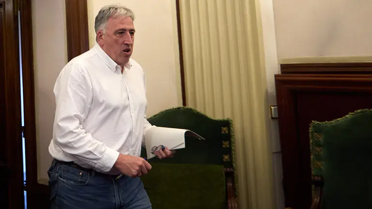 Joseba Asirón en el Pleno ordinario del Ayuntamiento de Pamplona. IÑIGO ALZUGARAY