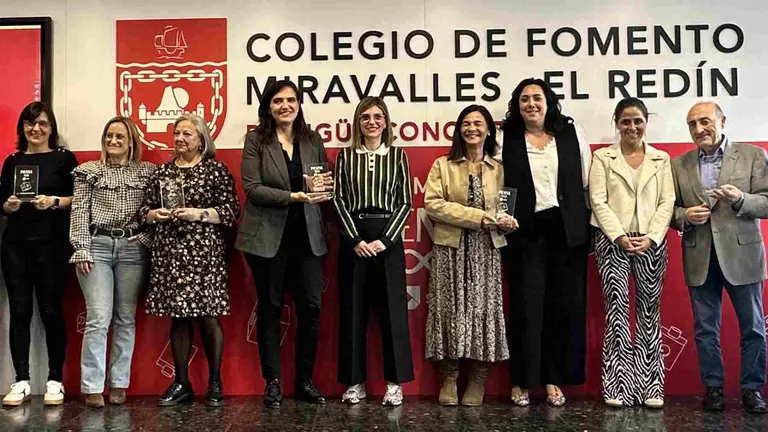 Profesores de los colegios navarros galardonados con el &lsquo;Policubo de
Oro&rsquo;. MIRAVALLES-EL RED&Iuml;N