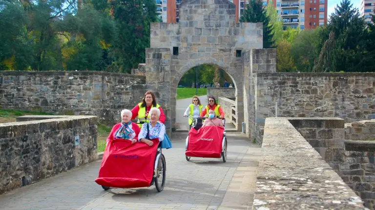 Pamplona se suma al movimiento En Bici Sin Edad para ofrecer paseos a
personas mayores o con movilidad reducida. CEDIDA
