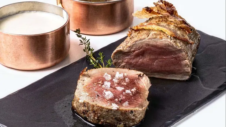 Chateaubriand de ternera (D.O. Navarra), salsa de queso azul del Roncal y su propio jugo con trufa. Restaurante Europa.