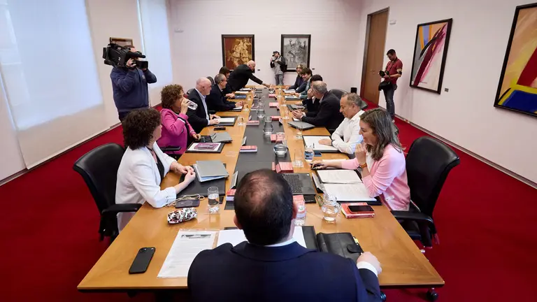 Sesión semanal de la Mesa y Junta de Portavoces del Parlamento de Navarra. IÑIGO ALZUGARAY