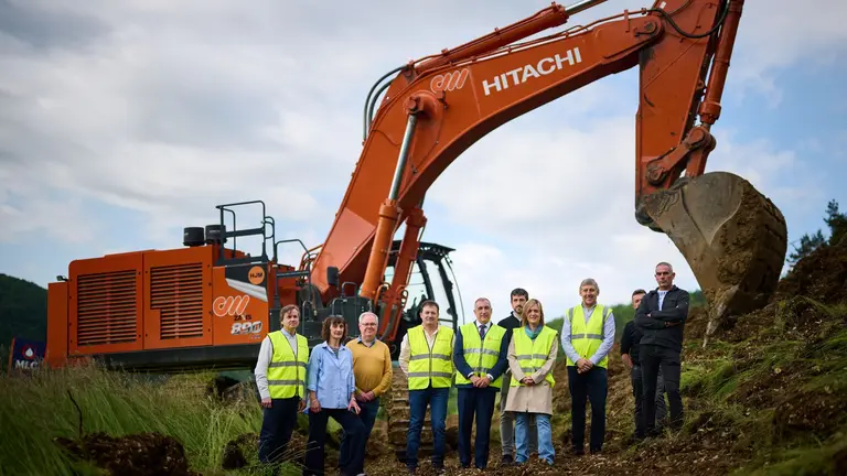 El consejero Chivite y resto de participantes en el acto. CEDIDA