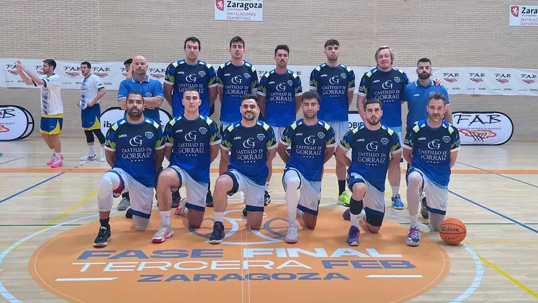 Plantilla del equipo Valle de Egüés en la fase de ascenso a Segunda FEB disputada en Zaragoza. @FNBaloncesto