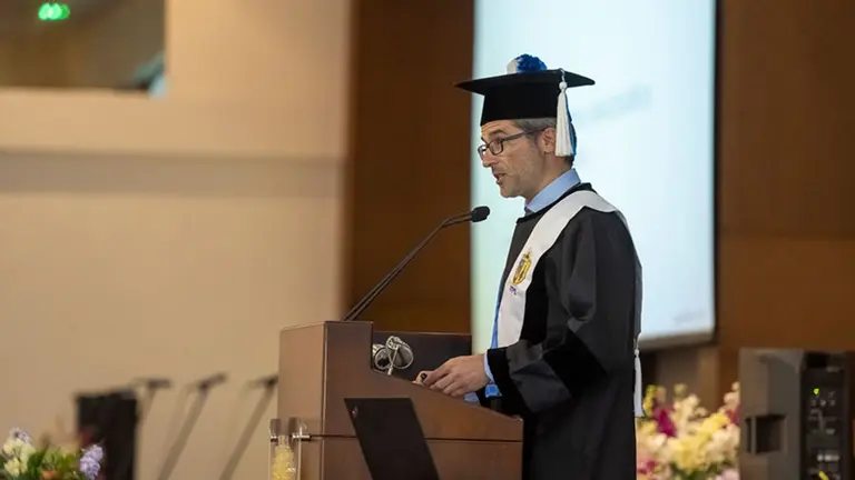 El profesor de la UPNA Pablo Ruisoto en el acto institucional de investidura como profesor honoris causa. UPNA