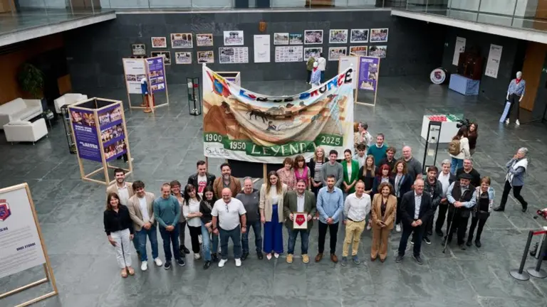 El Parlamento de Navarra inaugura una exposición organizada por la Peña Los de Bronce para conmemorar su 75 aniversario. GOBIERNO DE NAVARRA