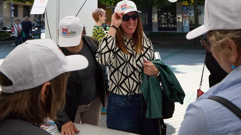 Carpa informativa en el paseo de Sarasate de Pamplona con motivo del Día Nacional del Donante de Órganos y Tejidos. IÑIGO ALZUGARAY