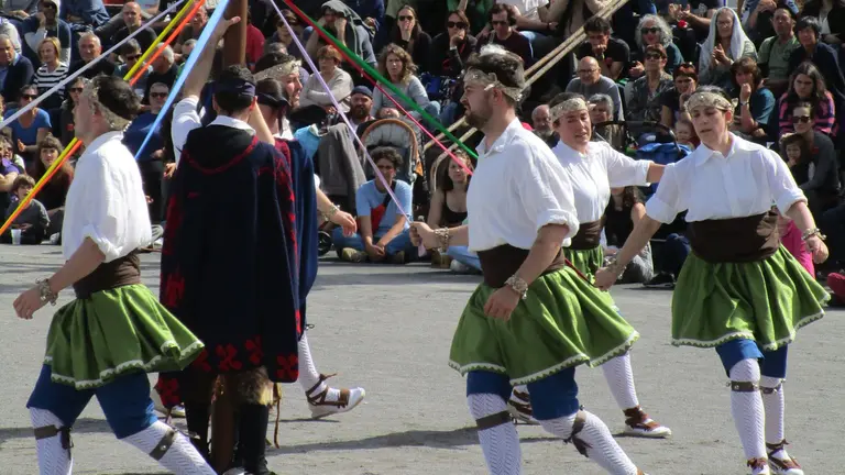 Ortzadar presenta en Muez una nueva versi&oacute;n del paloteado de la Gamazada adaptada a la actualidad. CEDIDA