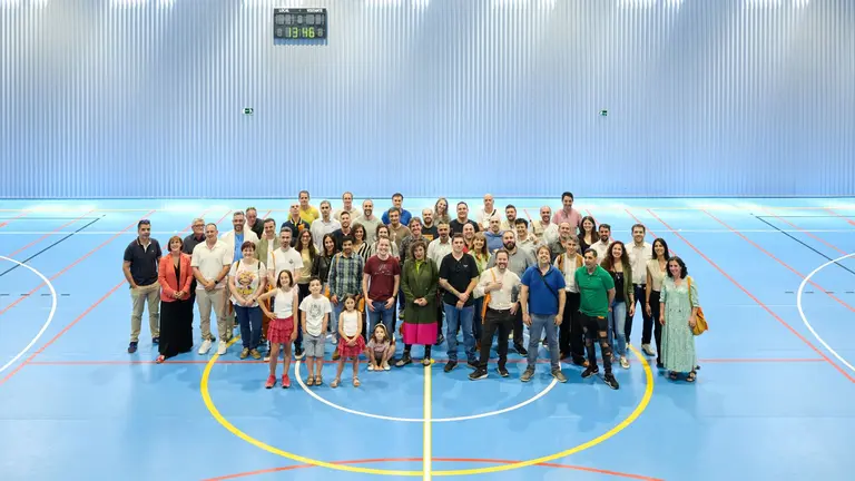 Un grupo de antiguos alumnos vuelve al colegio 25 a&ntilde;os despu&eacute;s en un emotivo reencuentro en Pamplona. CEDIDA