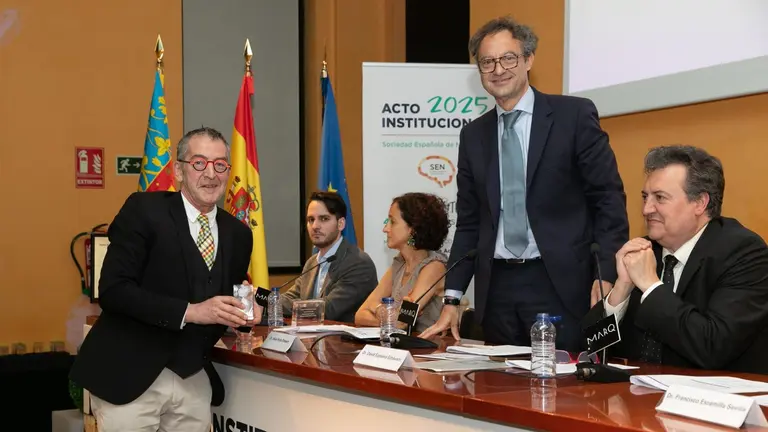 El doctor Mart&iacute;nez-Lage recibe el Premio SEN. - SEN