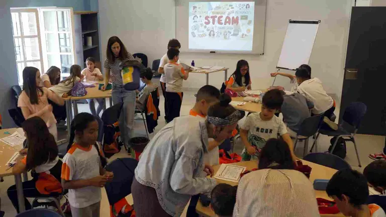 Alumnos de primaria en el laboriatorio Bizilabe. AYUNTAMIENTO DE PAMPLONA
