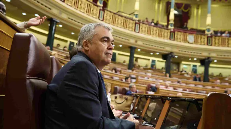 El secretario de Organizaci&oacute;n del PSOE, Santos Cerd&aacute;n, durante una sesi&oacute;n plenaria en el Congreso de los Diputados, EUROPA PRESS