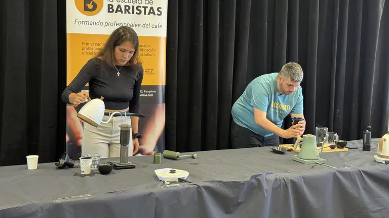 Manuela Klinkert y Carlos Arroniz, durante la final de Navarra AeroPress Championship.
NAVARRA AEROPRESS CHAMPIONSHIP