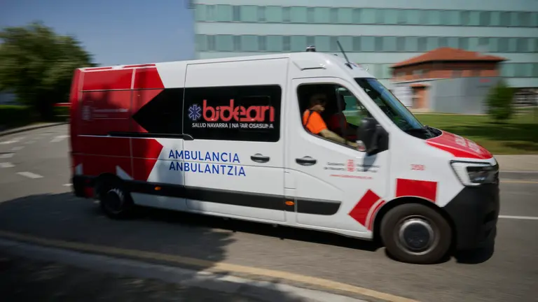 Ambulancia de la empresa p&uacute;blica Bidean. PABLO LASAOSA