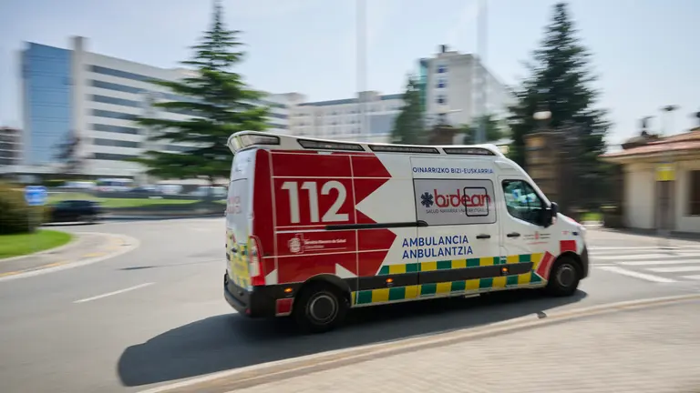 Ambulancia de la empresa p&uacute;blica Bidean. PABLO LASAOSA