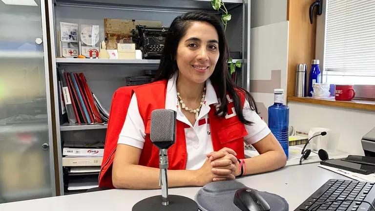 Sandra Parra en su despacho situado en la sede de Cruz Roja en Pamplona. Navarra.com