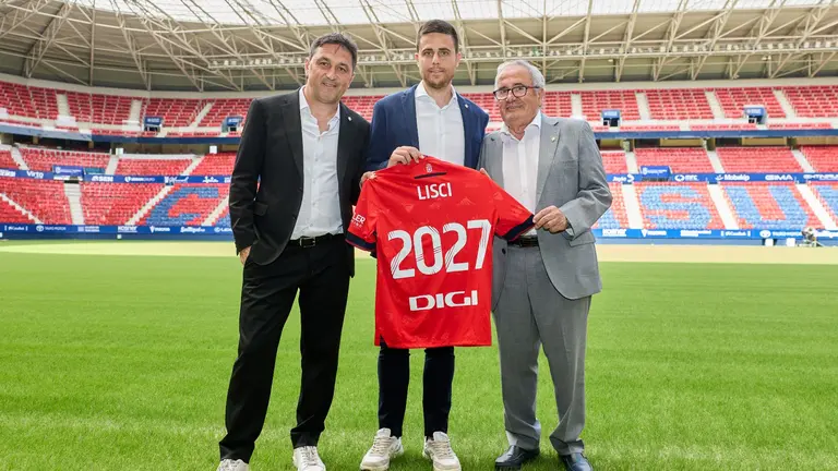 Braulio, Alessio Lisci y Sabalza en El Sadar. OSASUNA