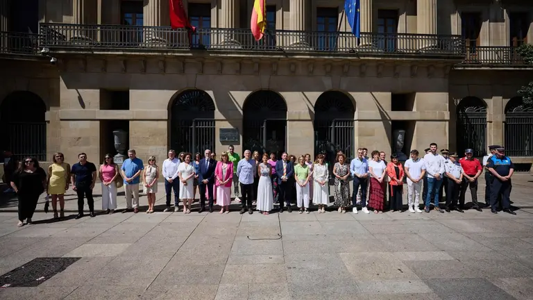 Concentraci&oacute;n del Gobierno de Navarra con motivo del D&iacute;a del Orgullo LGTBI+.
- GOBIERNO DE NAVARRA
