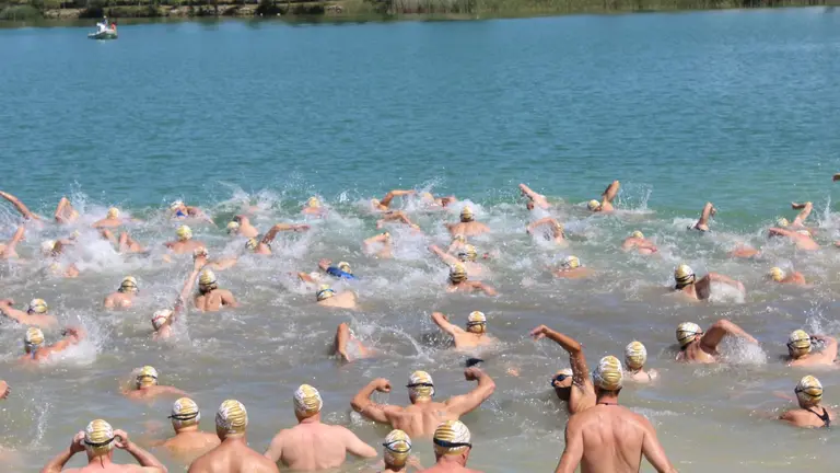 250 nadadores se dan cita en la balsa La Morea para una competici&oacute;n. CEDIDA