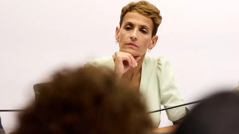 Comparecencia de la presidenta del Gobierno de Navarra, Mar&iacute;a Chivite, acompa&ntilde;ada del consejero de Cohesi&oacute;n Territorial, &Oacute;scar Chivite, en la comisi&oacute;n de R&eacute;gimen Foral del Parlamento de Navarra para explicar el proceso de adjudicaci&oacute;n de las obras de los t&uacute;neles de Belate y las relaciones y contactos entre el Gobierno de Navarra y las empresas que aparecen en el informe de la UCO del caso Cerd&aacute;n. I&Ntilde;IGO ALZUGARAY