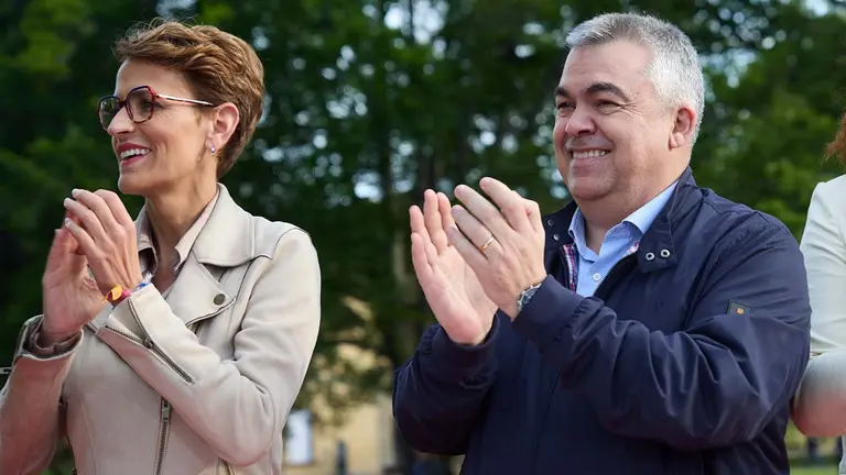 Mar&iacute;a Chivite y Santos Cerd&aacute;n, en un acto pol&iacute;tico en Navarra. I&Ntilde;IGO ALZUGARAY