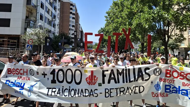 Manifestaci&oacute;n en contra del cierre de la planta de BSH en Esqu&iacute;roz. EUROPA PRESS