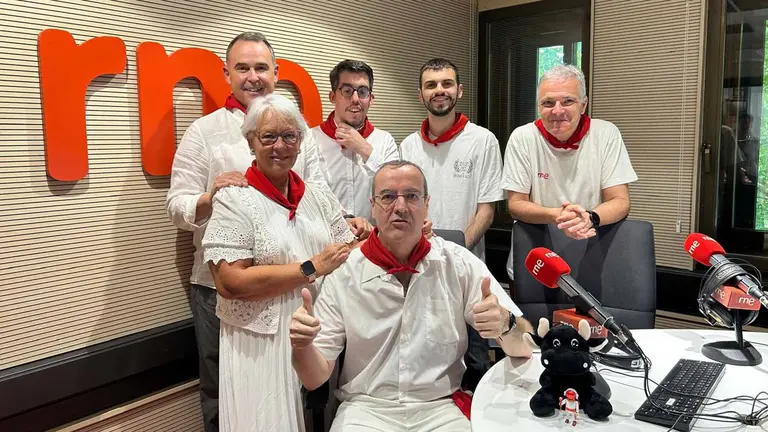 El equipo de periodistas de Rne en Navarra para los encierros de San Ferm&iacute;n 2025. Cedida.