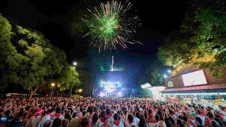 Concierto de Puro Relajo en Antoniutti durante los Sanfermines de 2024. PURO RELAJO