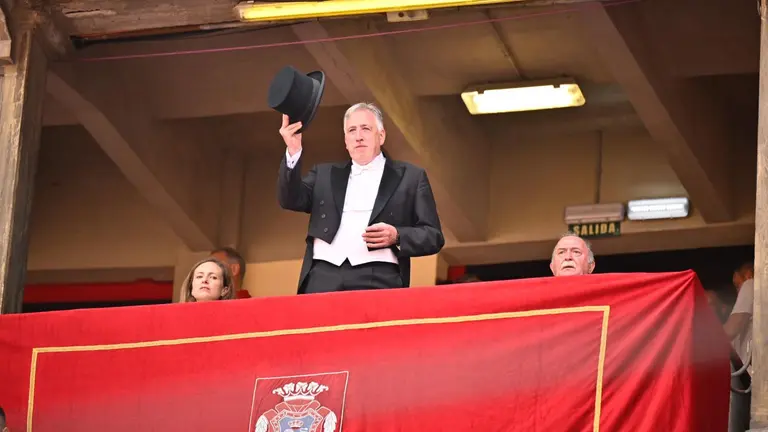 El alcalde de Pamplona, Joseba Asir&oacute;n preside la primera corrida de San Ferm&iacute;n 2025 con toros de Fuente Ymbro para Perera, Talavante y Luque. PABLO LASAOSA