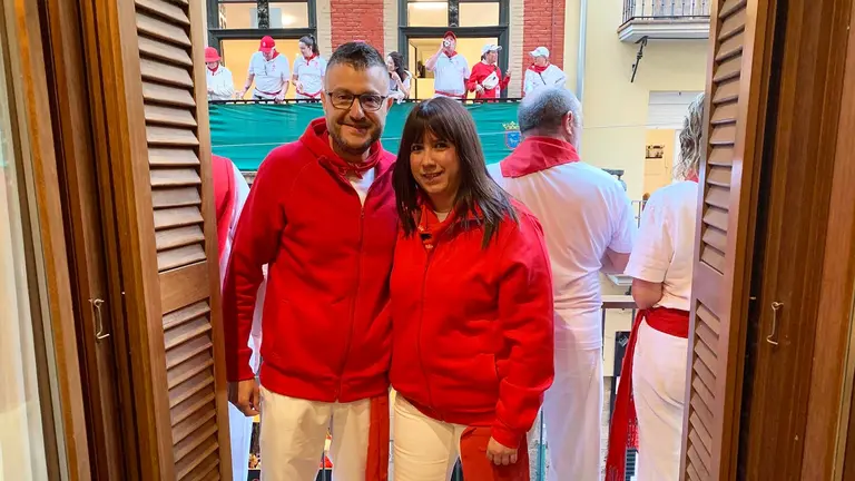 José y Natalia han visto el encierro de Cebada Gago desde la calle Estafeta. Navarra.com