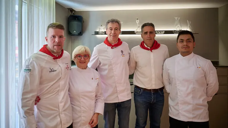 El Restaurante Europa entrega su premio San Fermín 2025 al ex ciclista navarro Miguel Indurain. PABLO LASAOSA
