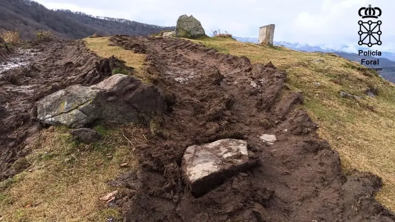 Imágenes de los daños provocados por la rodada en la zona del crómlech