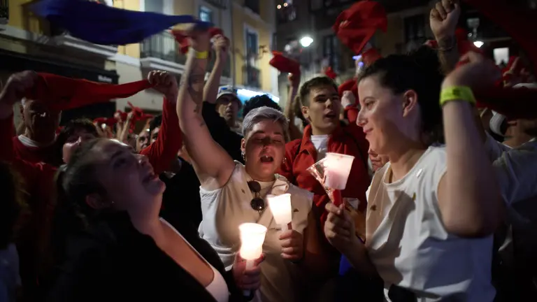 Pobre de mí en la Plaza del Ayuntamiento de Pamplona con el que finalizan los nueve días de las Fiestas de San Fermín 2025. IÑIGO ALZUGARAY