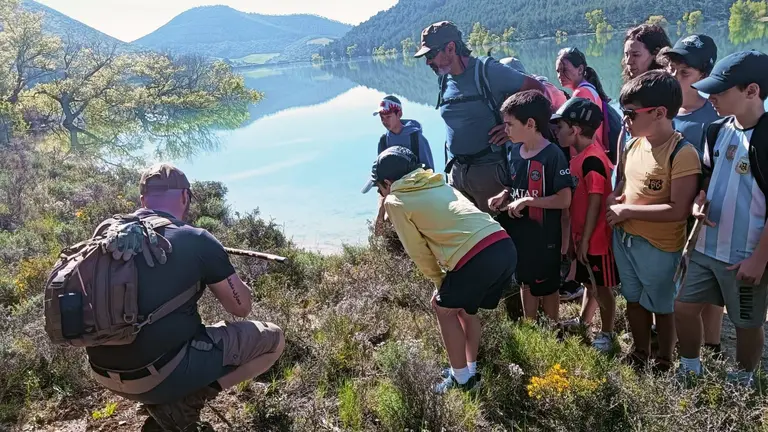 Detectives de la naturaleza, guardianes del bosque y murciélagos: los talleres de verano en Tierras de Iranzu